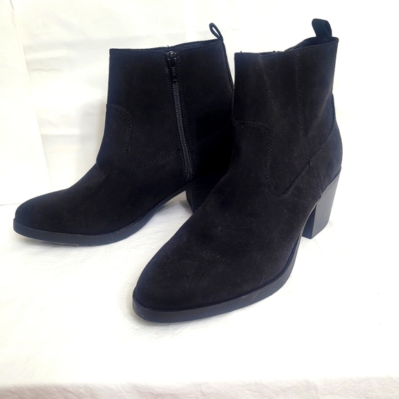 Brand-new Old Navy Black Booties, Size 8.5 - Picture 1 of 13